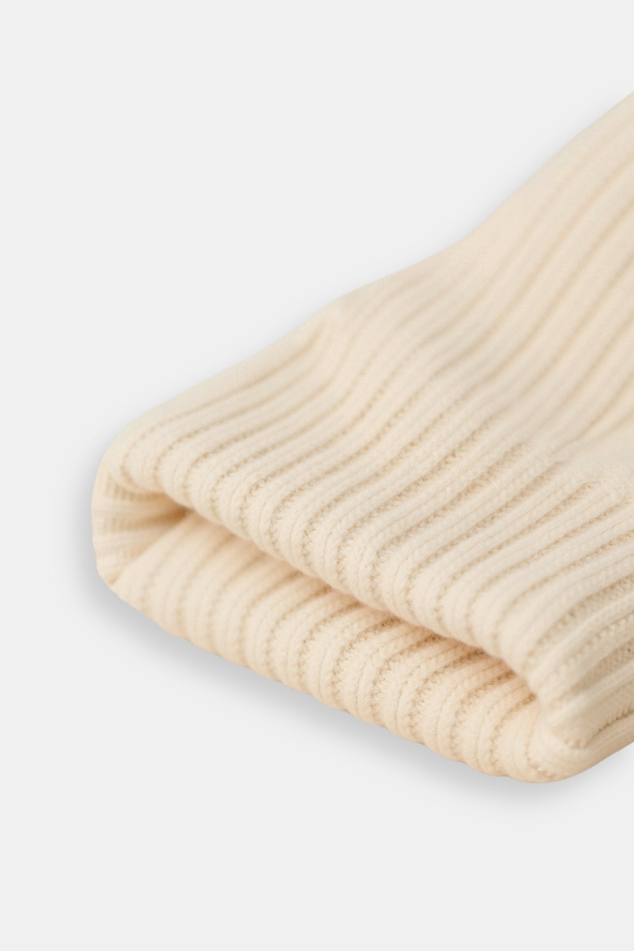 Knit Sweater – Relaxed Fit with Comfortable Freedom of Movement